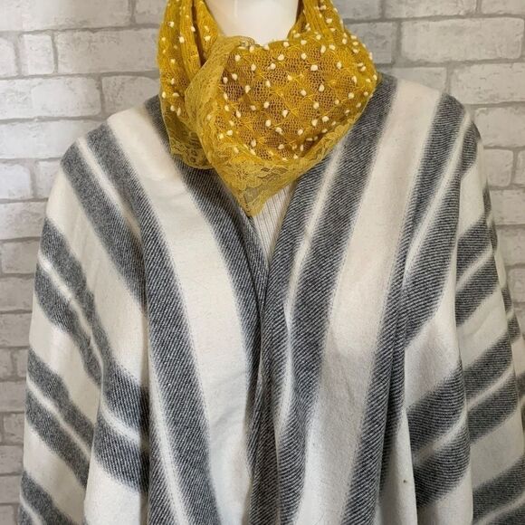 Gap Gray & White striped fringed poncho - S - Picture 4 of 7